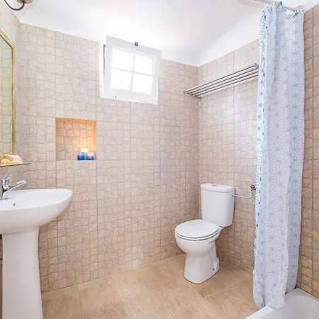 Villa In Albufeira Near Sandy Beaches