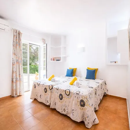 Villa In Albufeira Near Sandy Beaches *