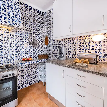 Villa In Albufeira Near Sandy Beaches