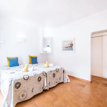 Villa In Albufeira Near Sandy Beaches Villa *